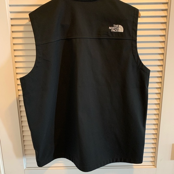 The North Face Men's TNF Black Castle Rock Soft Shell Vest - Picture 5 of 7